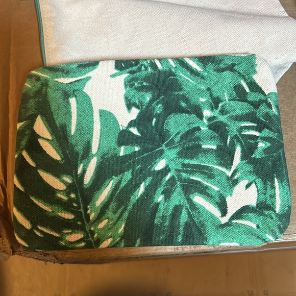 Biolage Makeup Bag - Picture 5 of 5